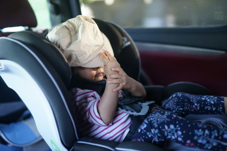 isofix-o-cinture-seggiolino-auto
